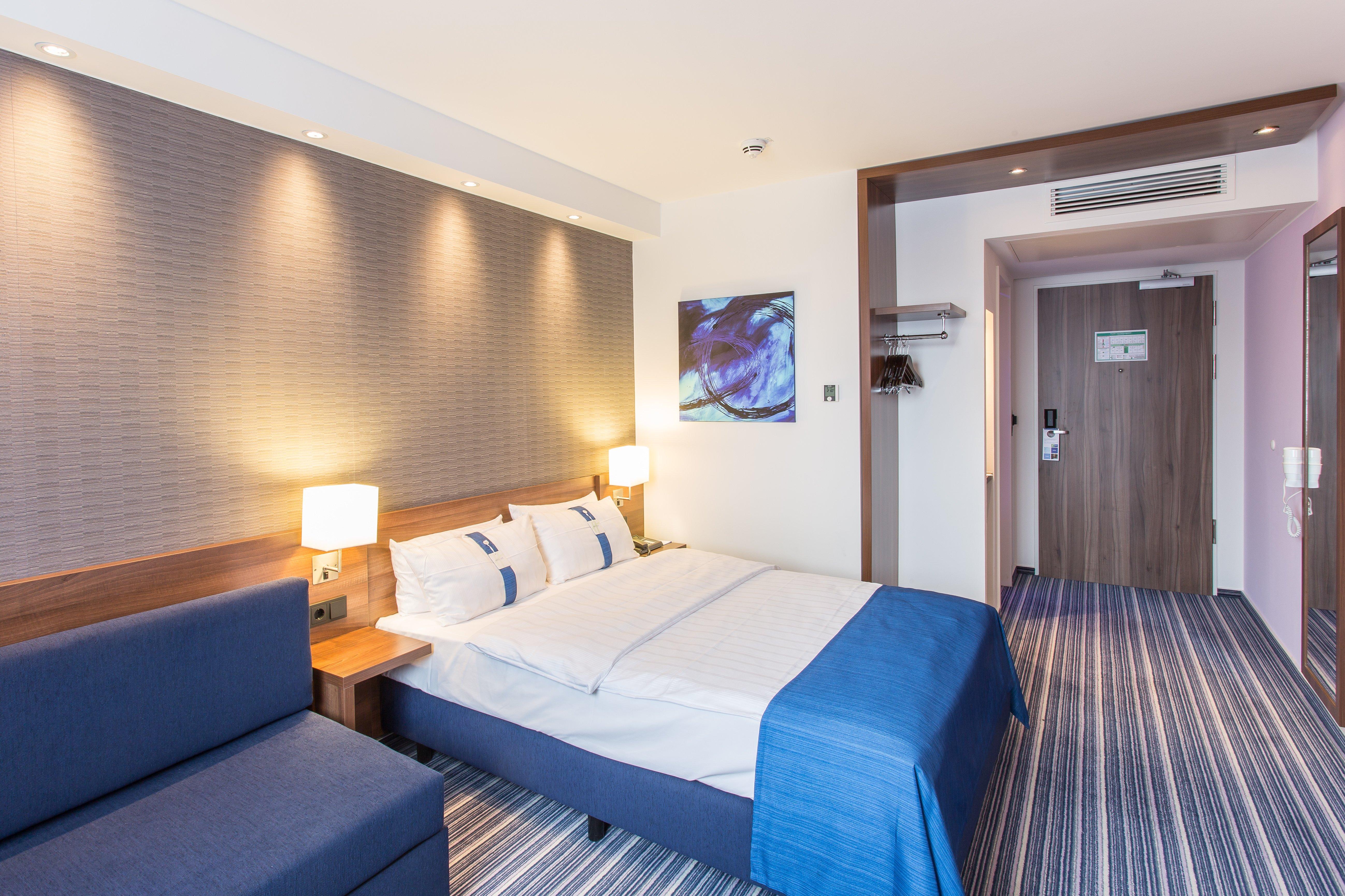 Holiday Inn Express Neunkirchen By Ihg Bagian luar foto
