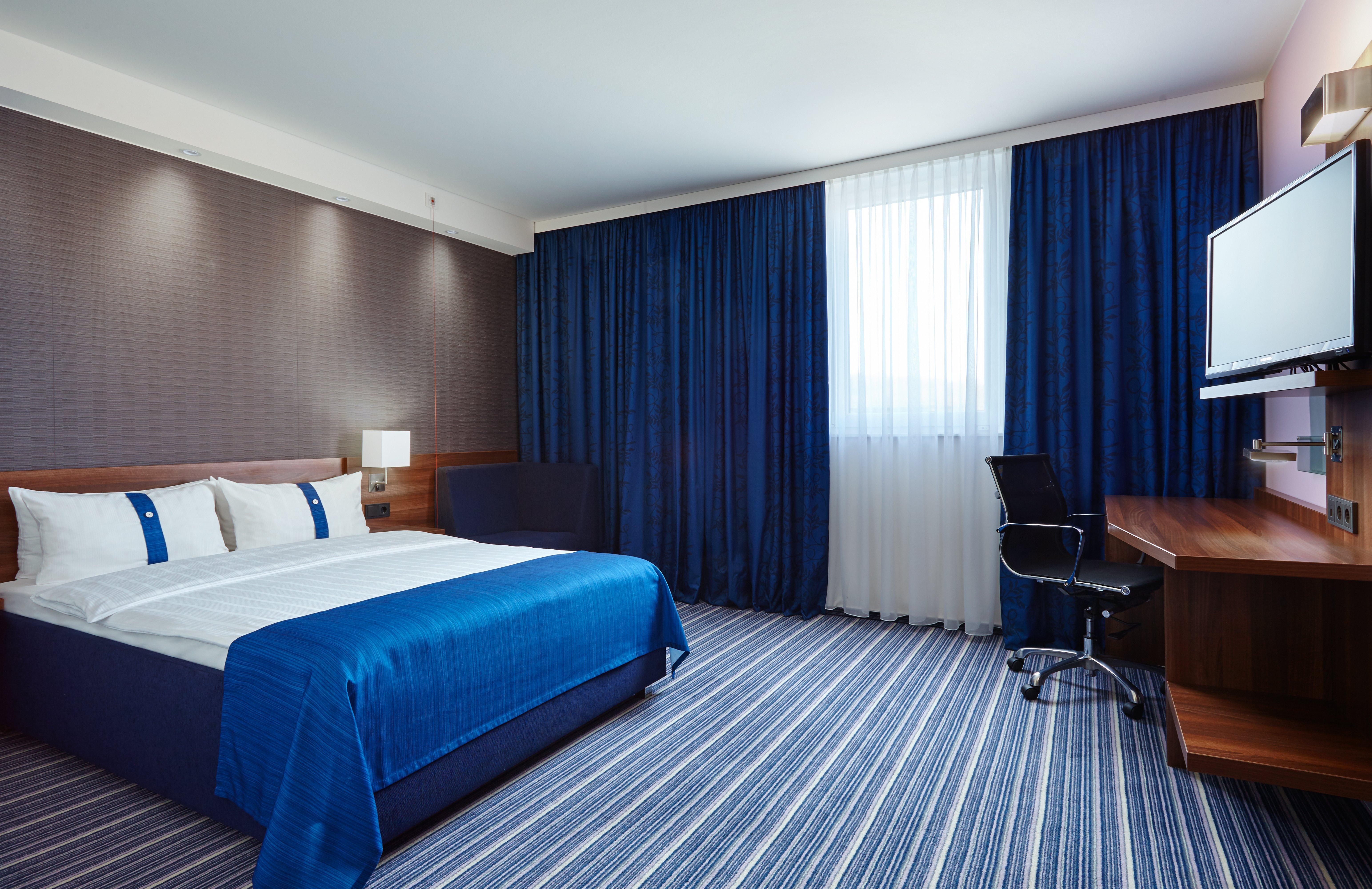 Holiday Inn Express Neunkirchen By Ihg Bagian luar foto