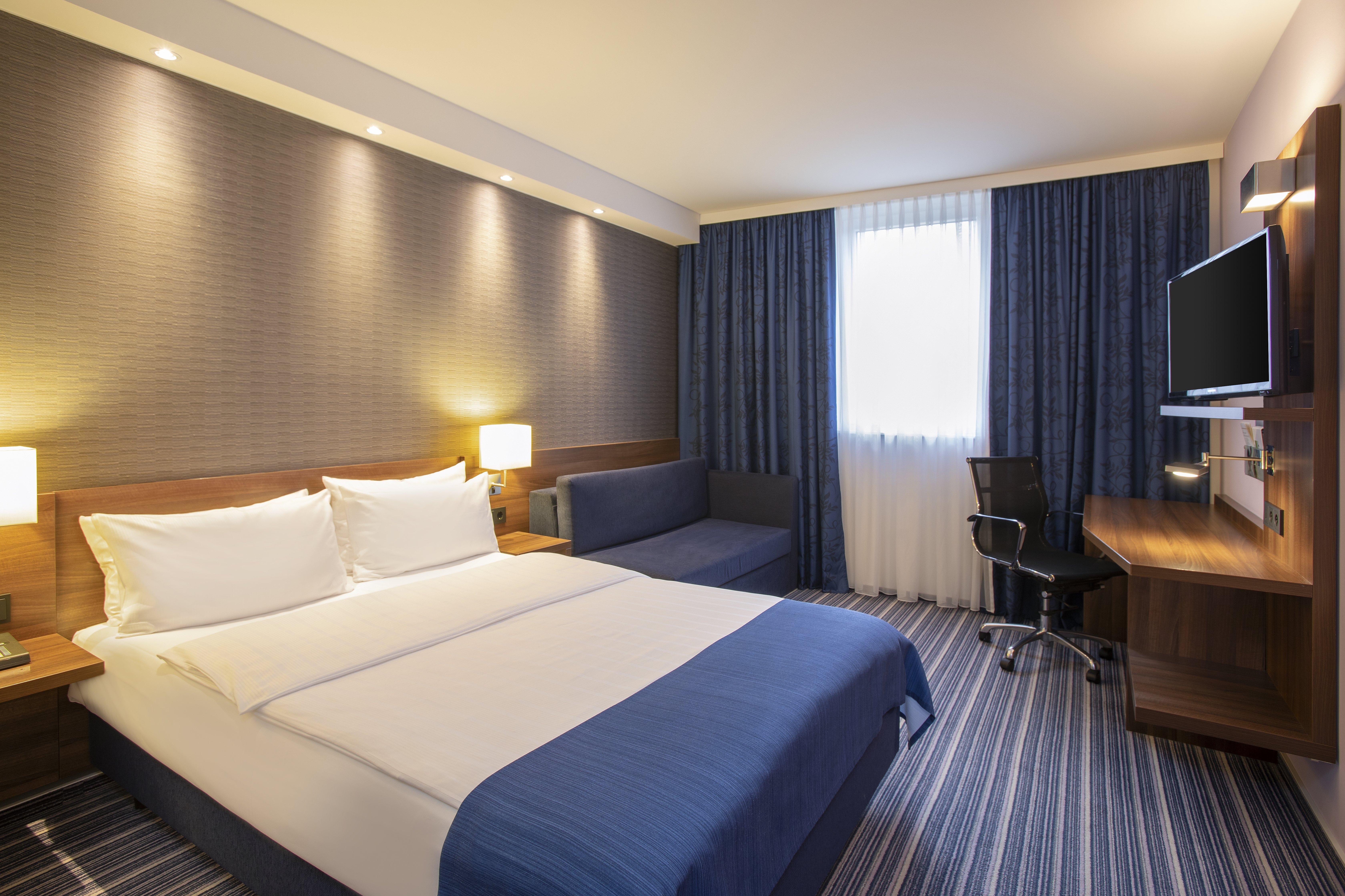 Holiday Inn Express Neunkirchen By Ihg Bagian luar foto