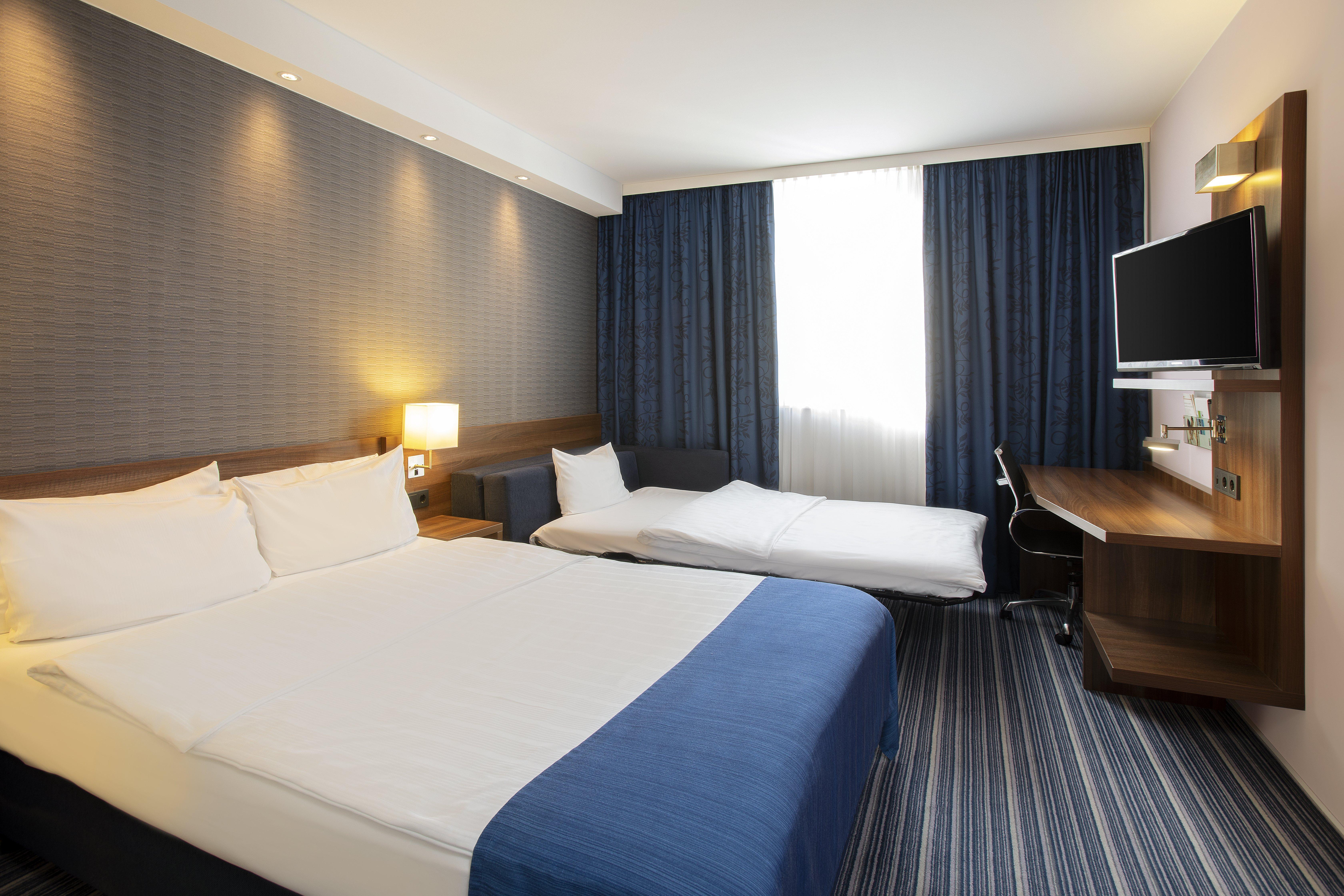 Holiday Inn Express Neunkirchen By Ihg Bagian luar foto