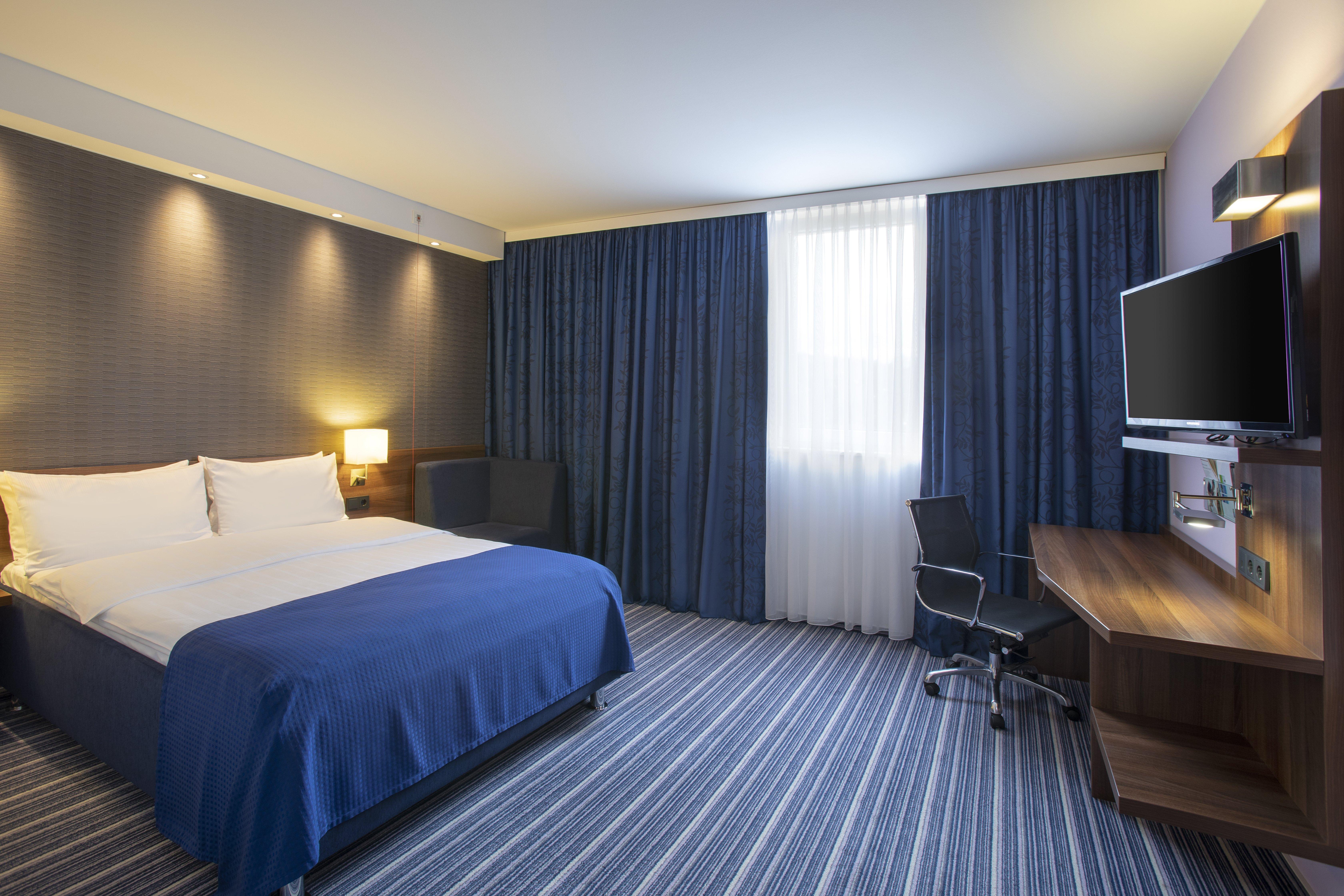Holiday Inn Express Neunkirchen By Ihg Bagian luar foto