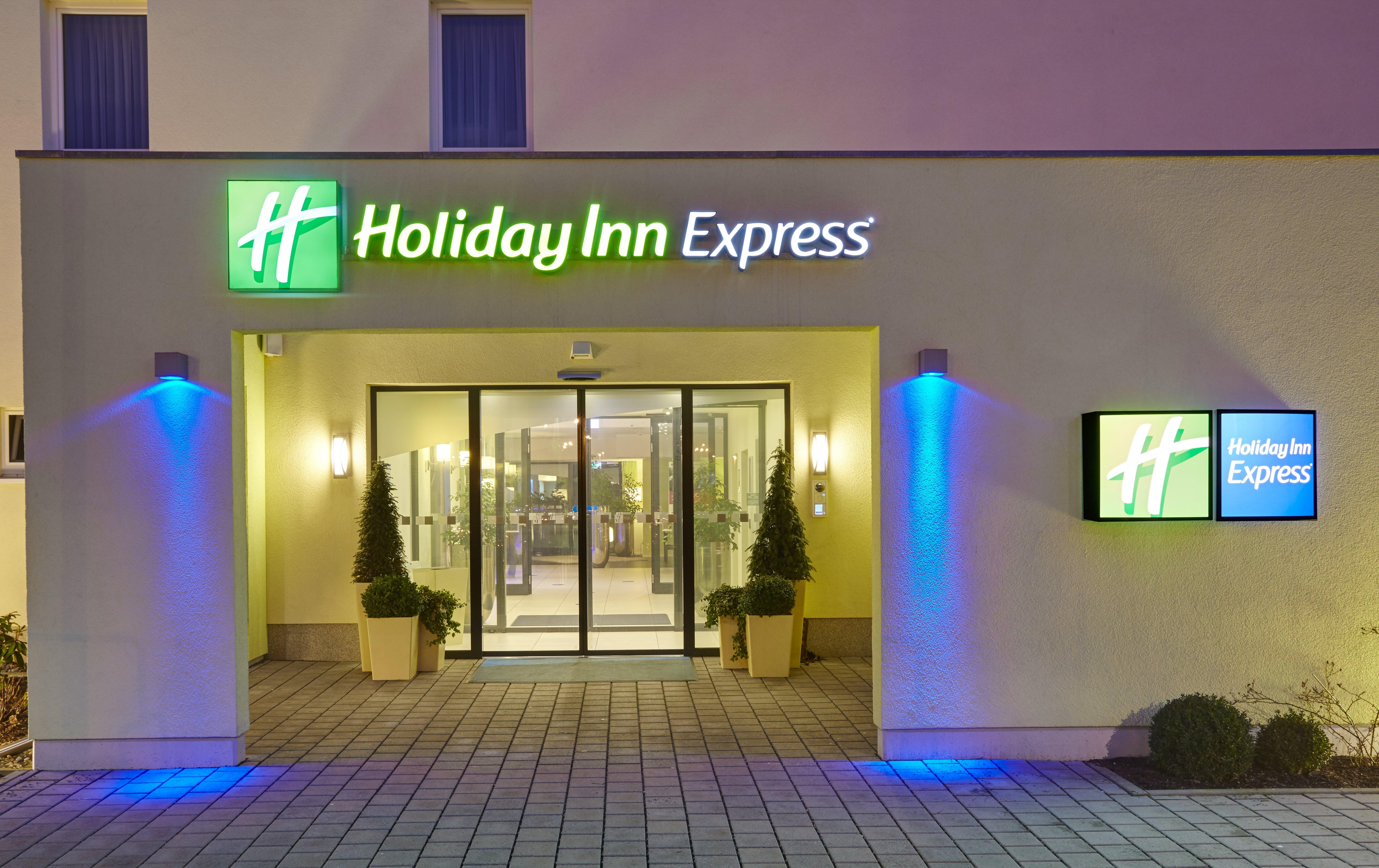 Holiday Inn Express Neunkirchen By Ihg Bagian luar foto