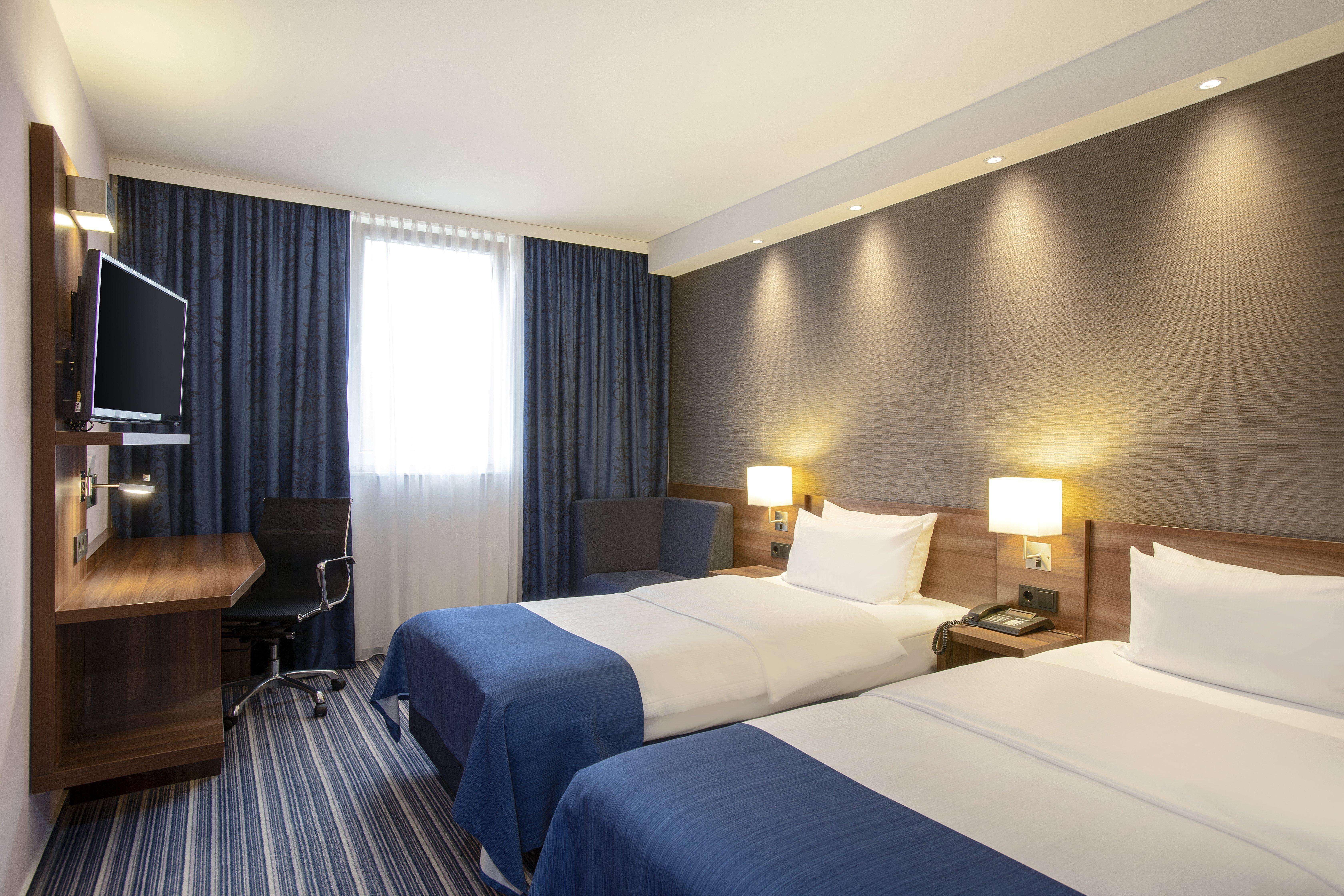 Holiday Inn Express Neunkirchen By Ihg Bagian luar foto