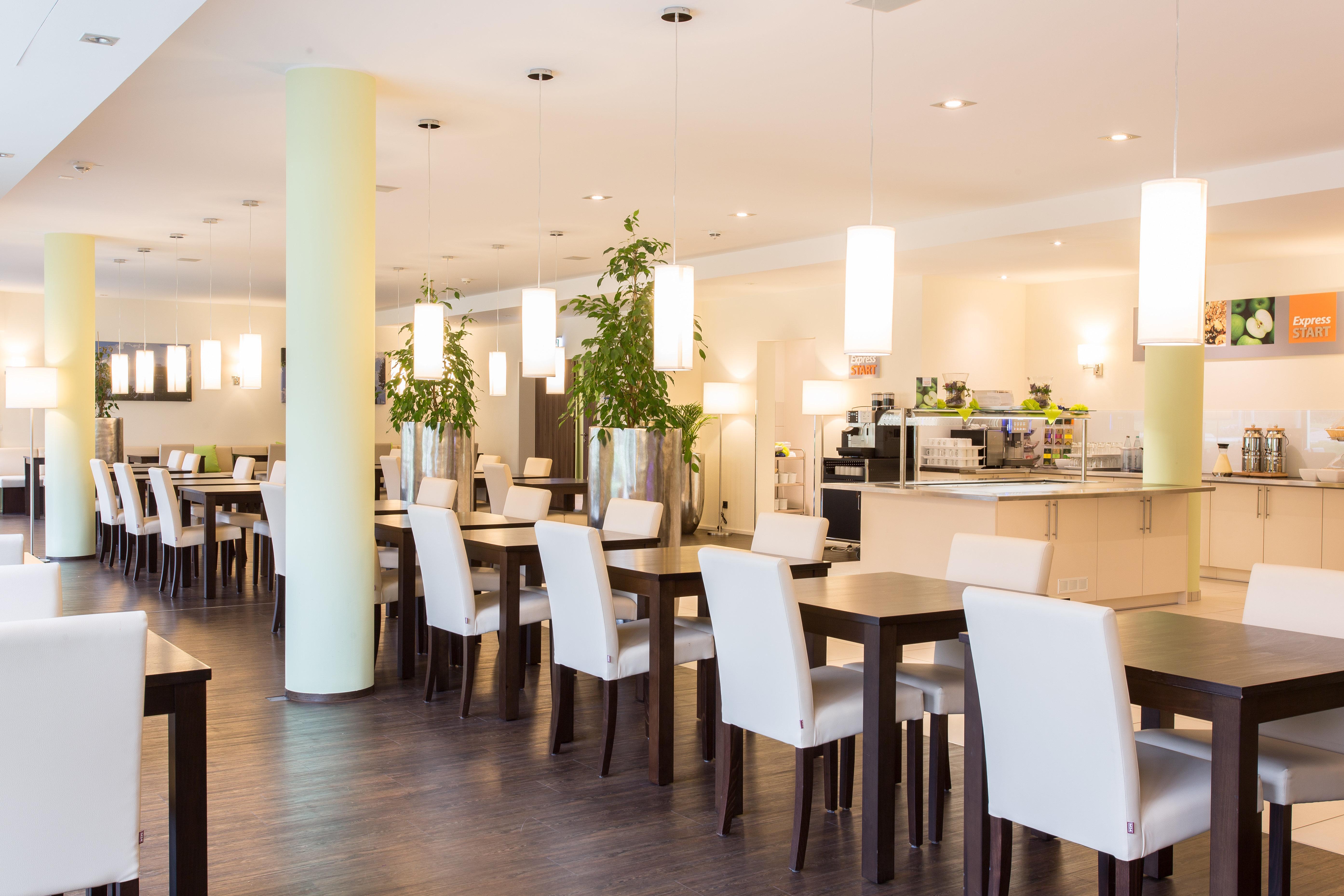 Holiday Inn Express Neunkirchen By Ihg Bagian luar foto