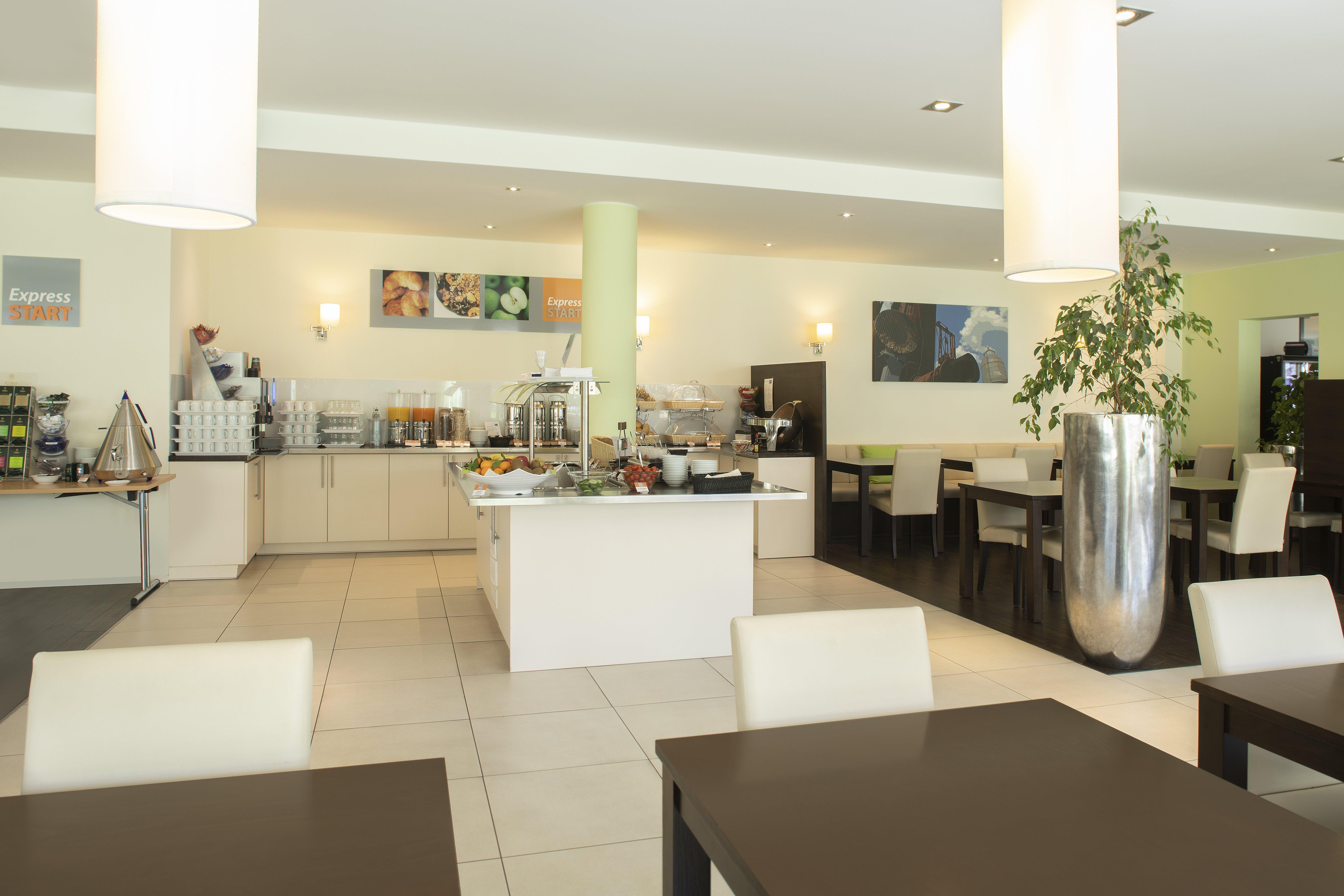 Holiday Inn Express Neunkirchen By Ihg Bagian luar foto