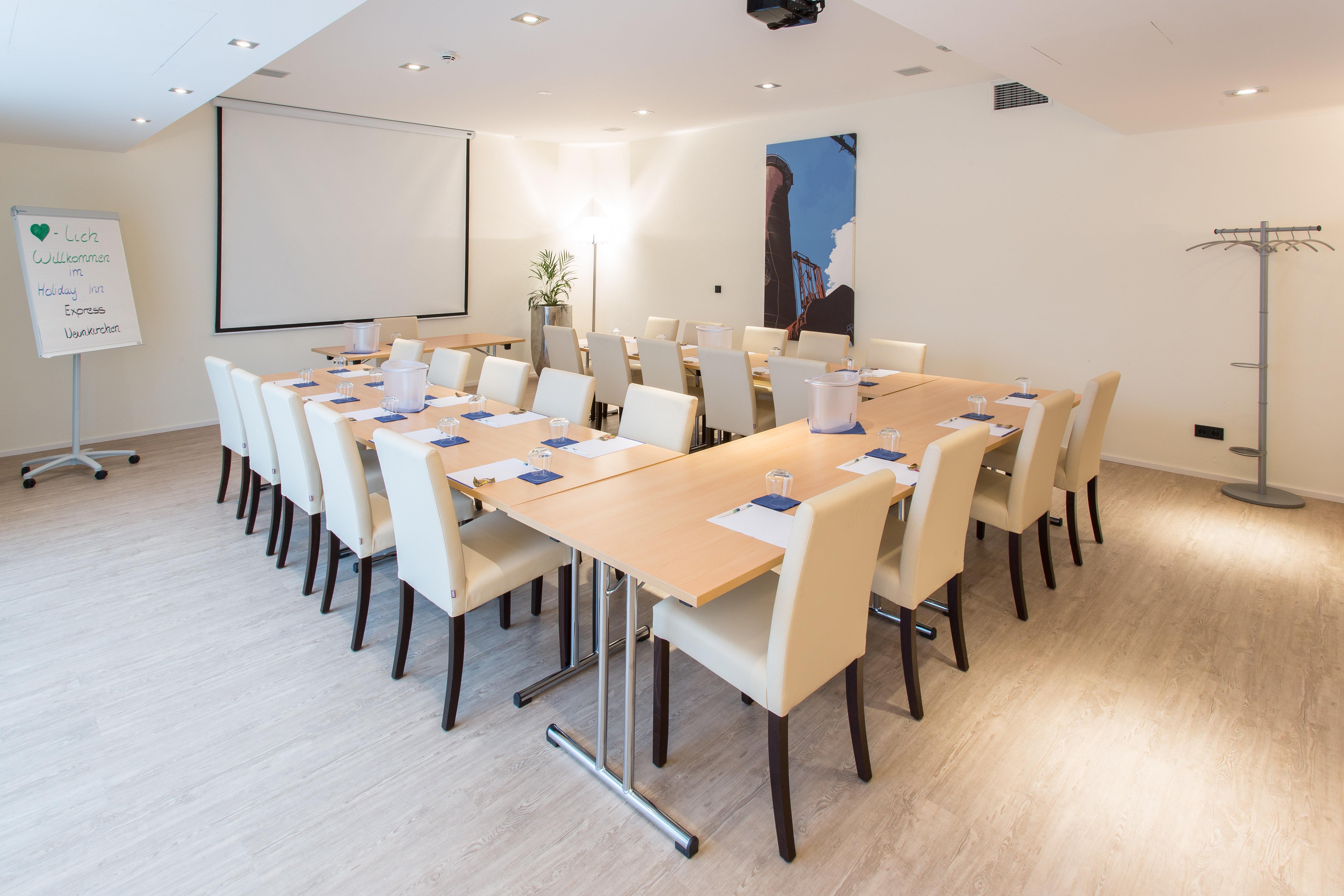 Holiday Inn Express Neunkirchen By Ihg Bagian luar foto