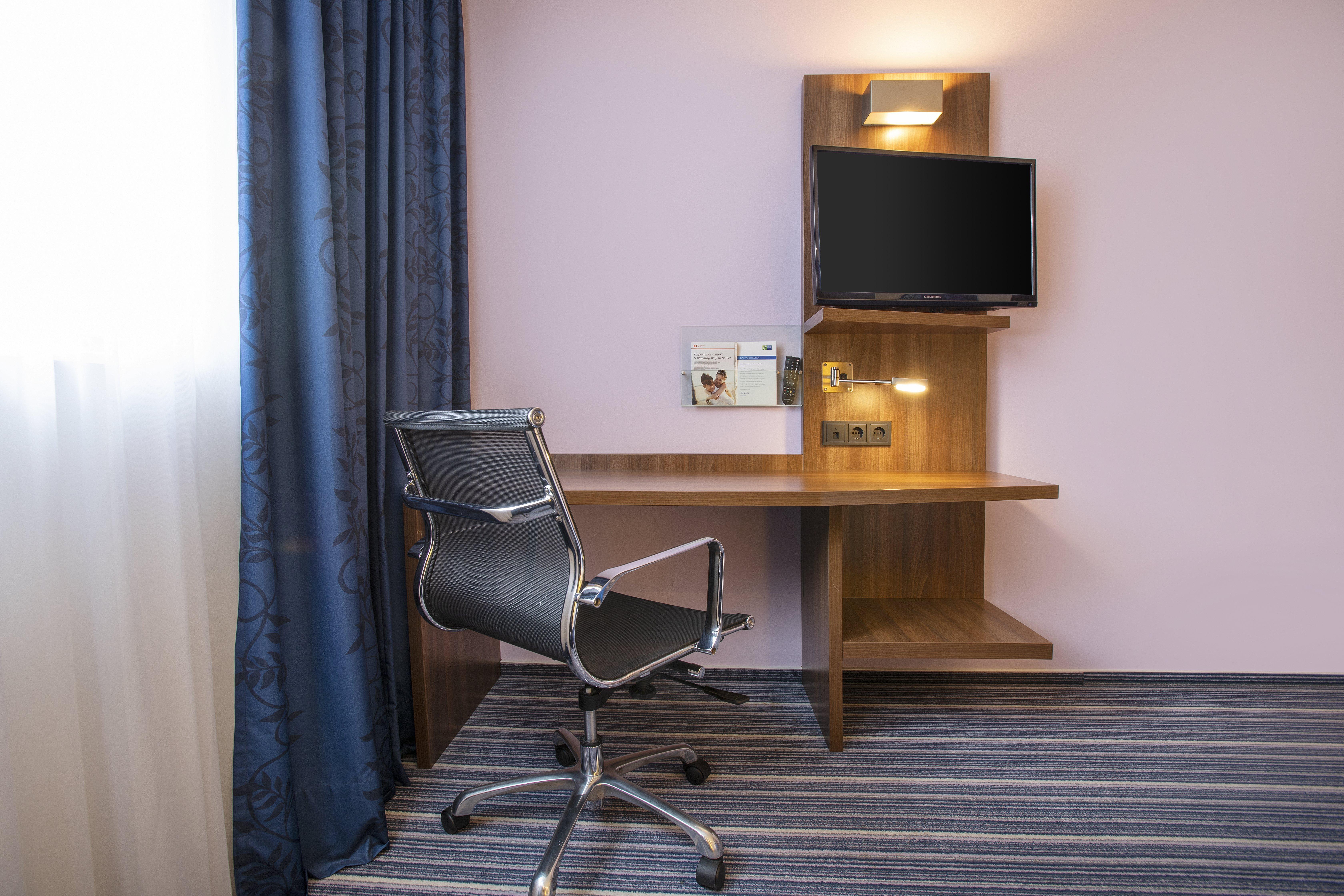 Holiday Inn Express Neunkirchen By Ihg Bagian luar foto