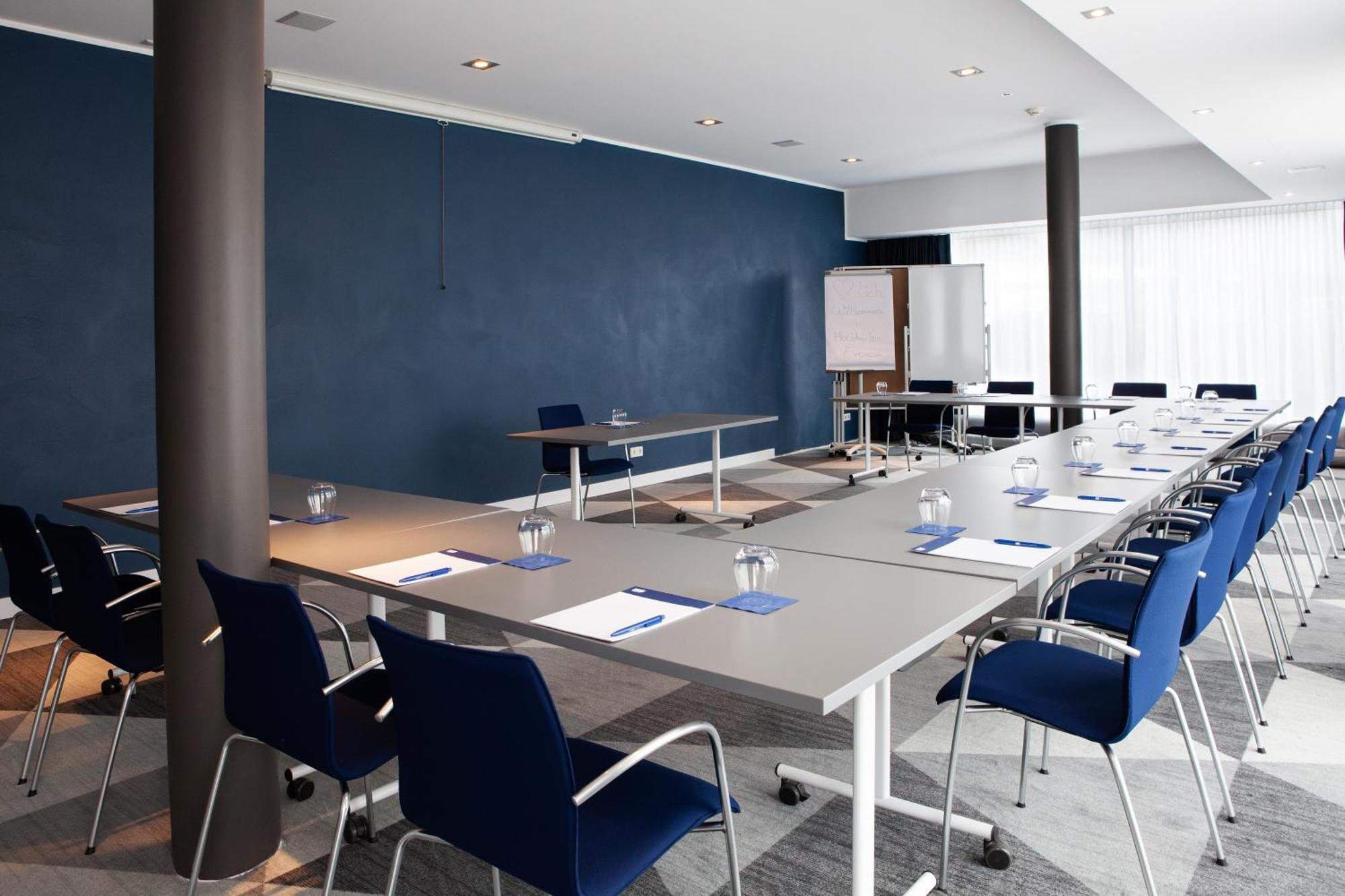Holiday Inn Express Neunkirchen By Ihg Bagian luar foto