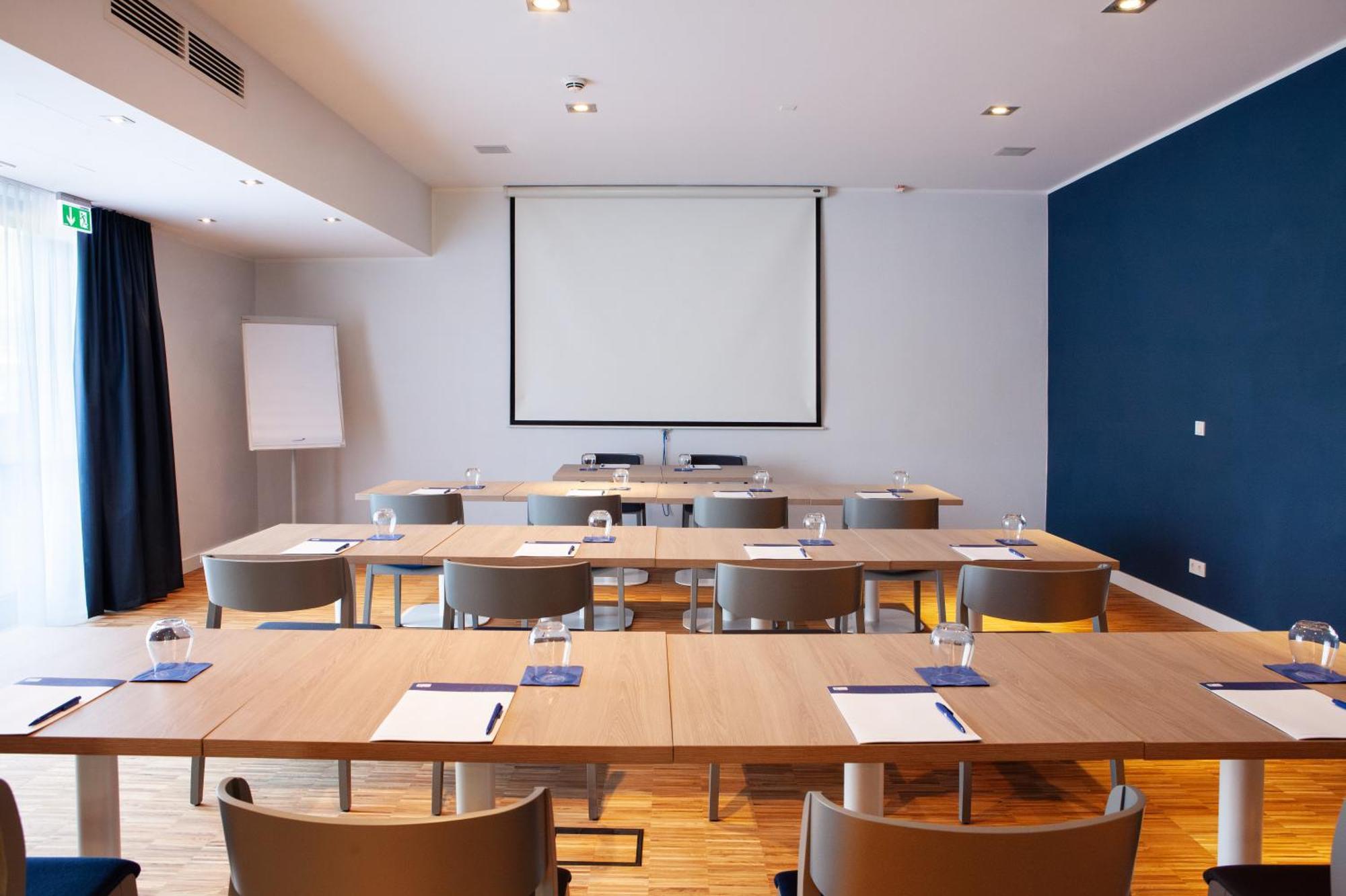 Holiday Inn Express Neunkirchen By Ihg Bagian luar foto