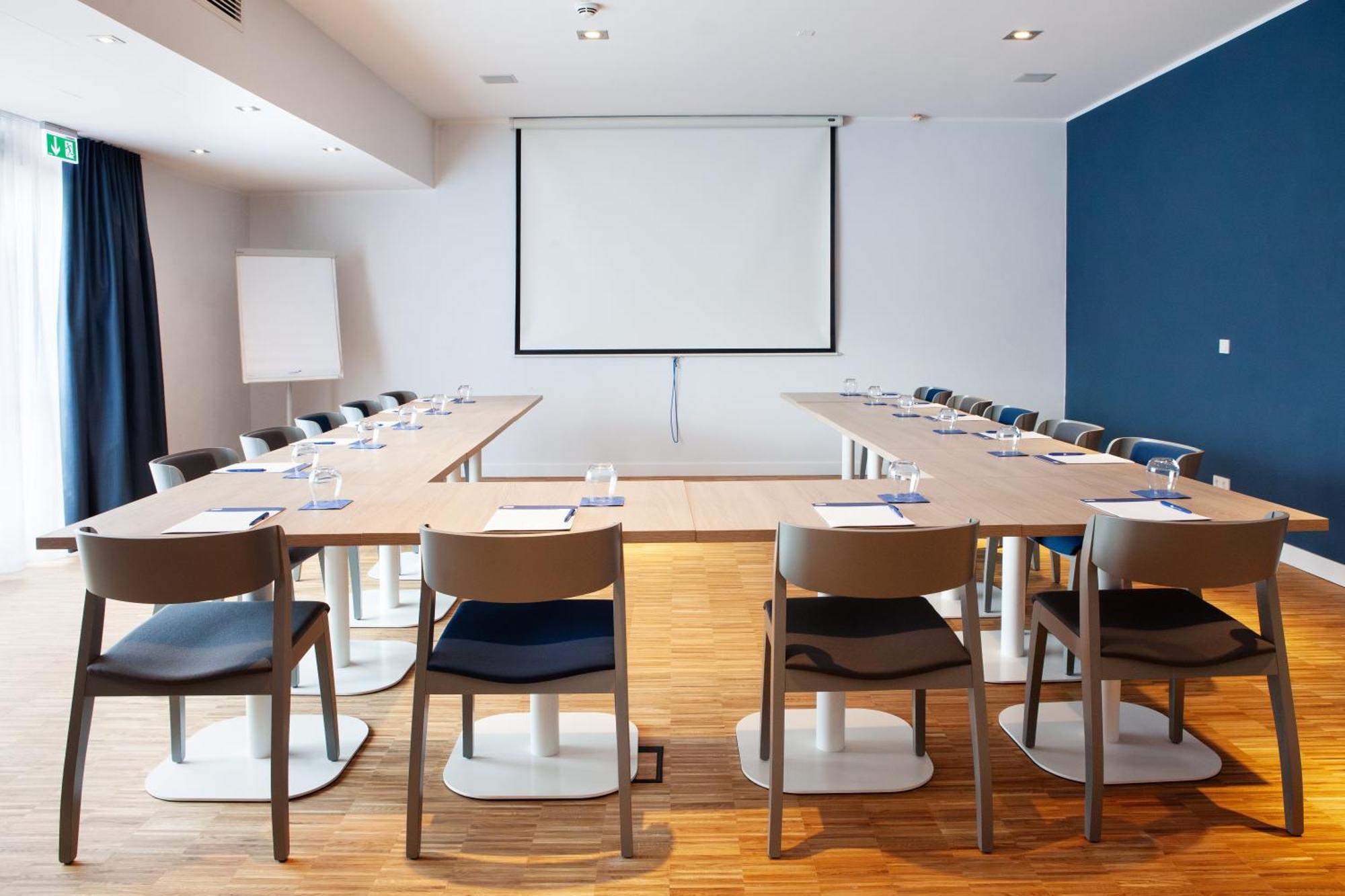 Holiday Inn Express Neunkirchen By Ihg Bagian luar foto