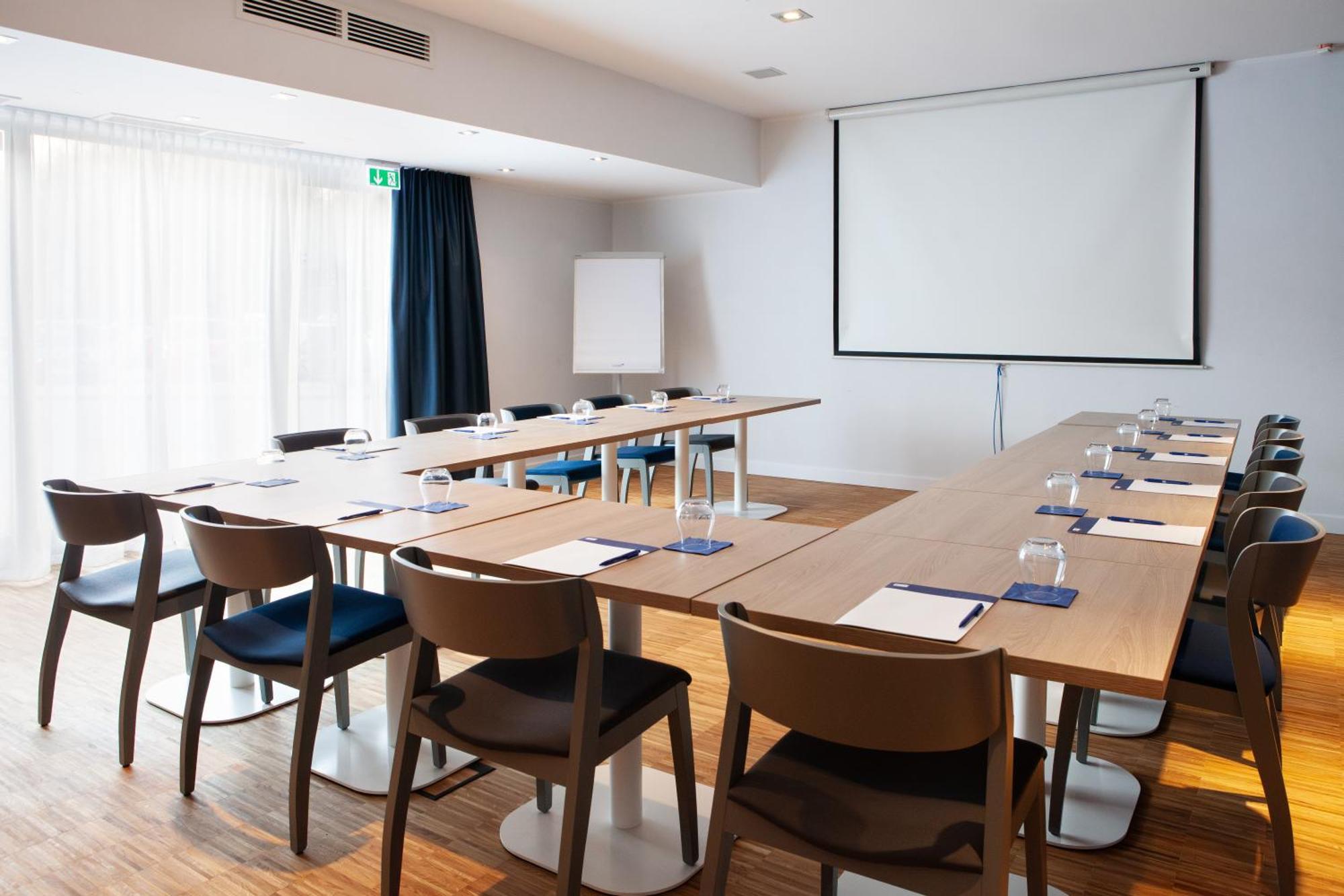 Holiday Inn Express Neunkirchen By Ihg Bagian luar foto