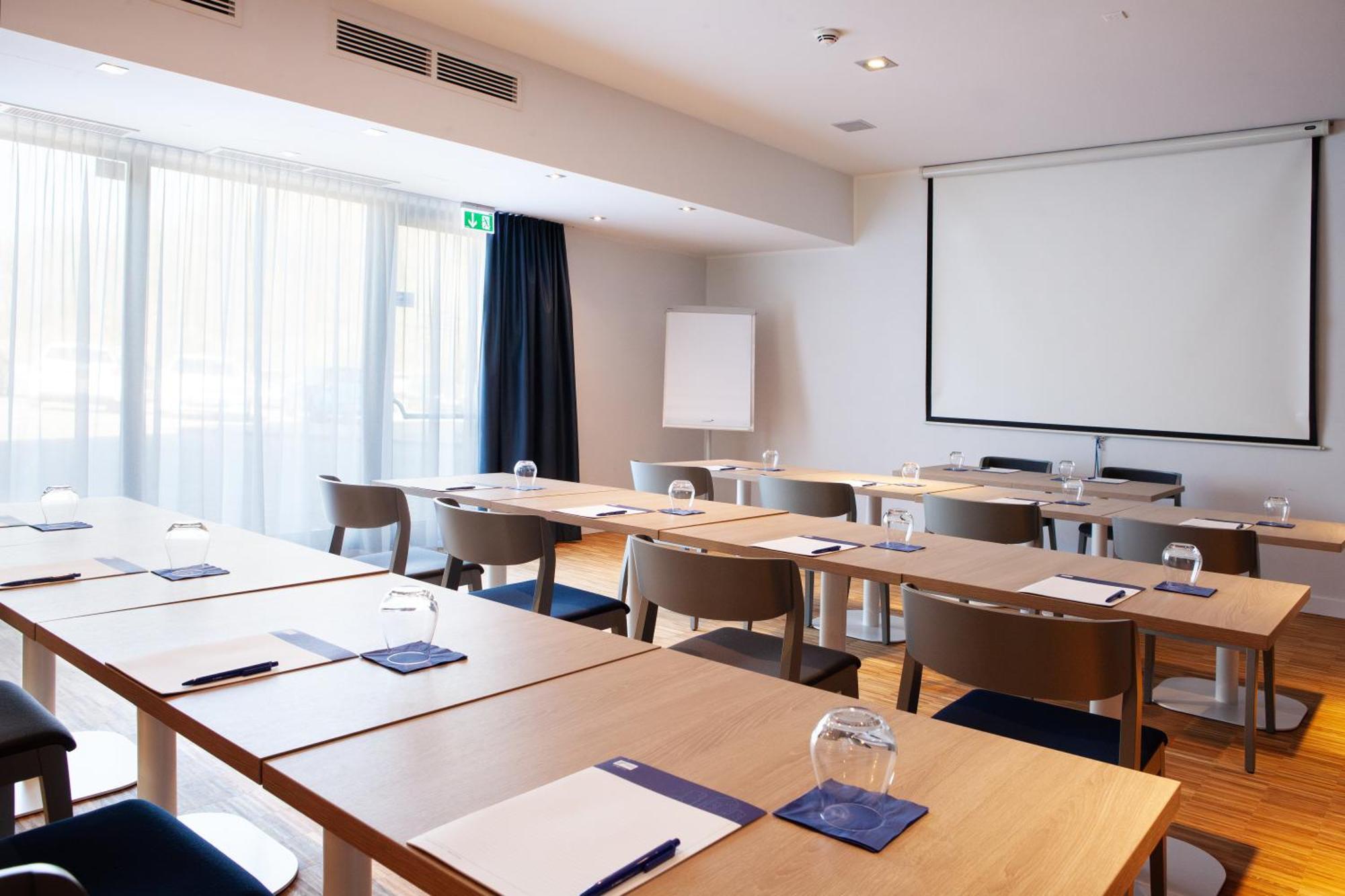 Holiday Inn Express Neunkirchen By Ihg Bagian luar foto