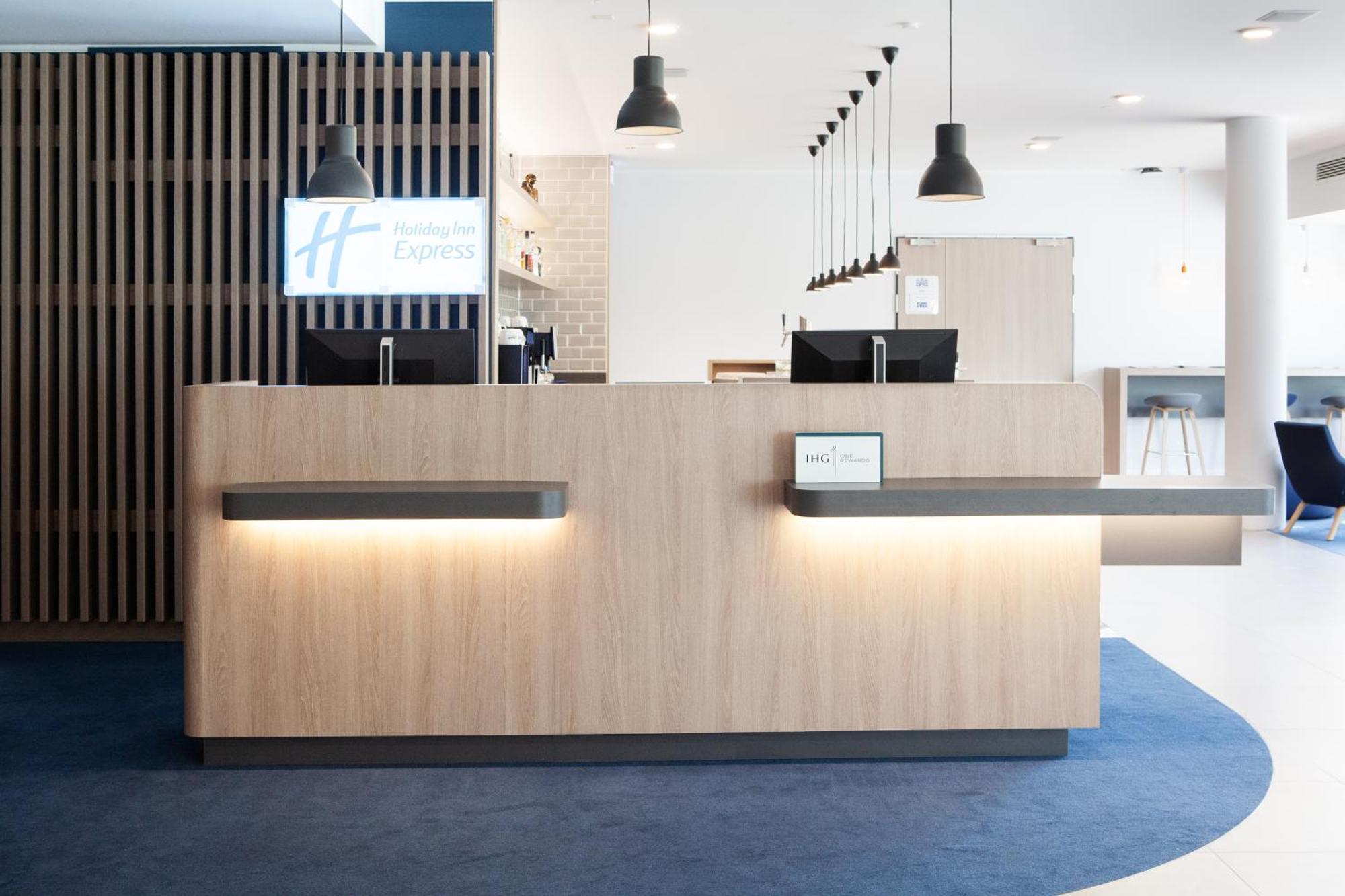 Holiday Inn Express Neunkirchen By Ihg Bagian luar foto