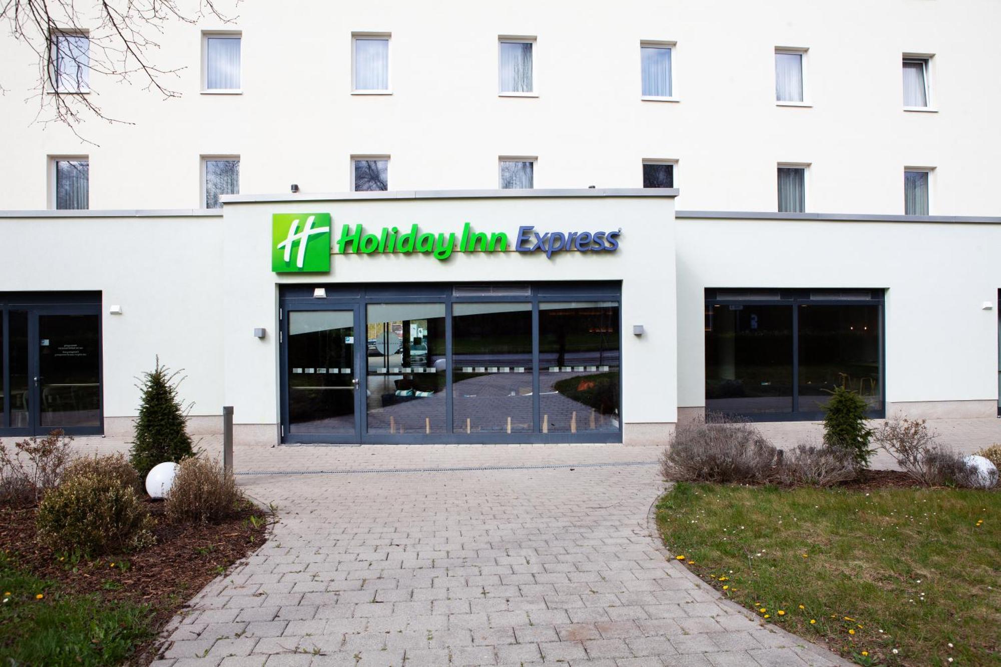 Holiday Inn Express Neunkirchen By Ihg Bagian luar foto