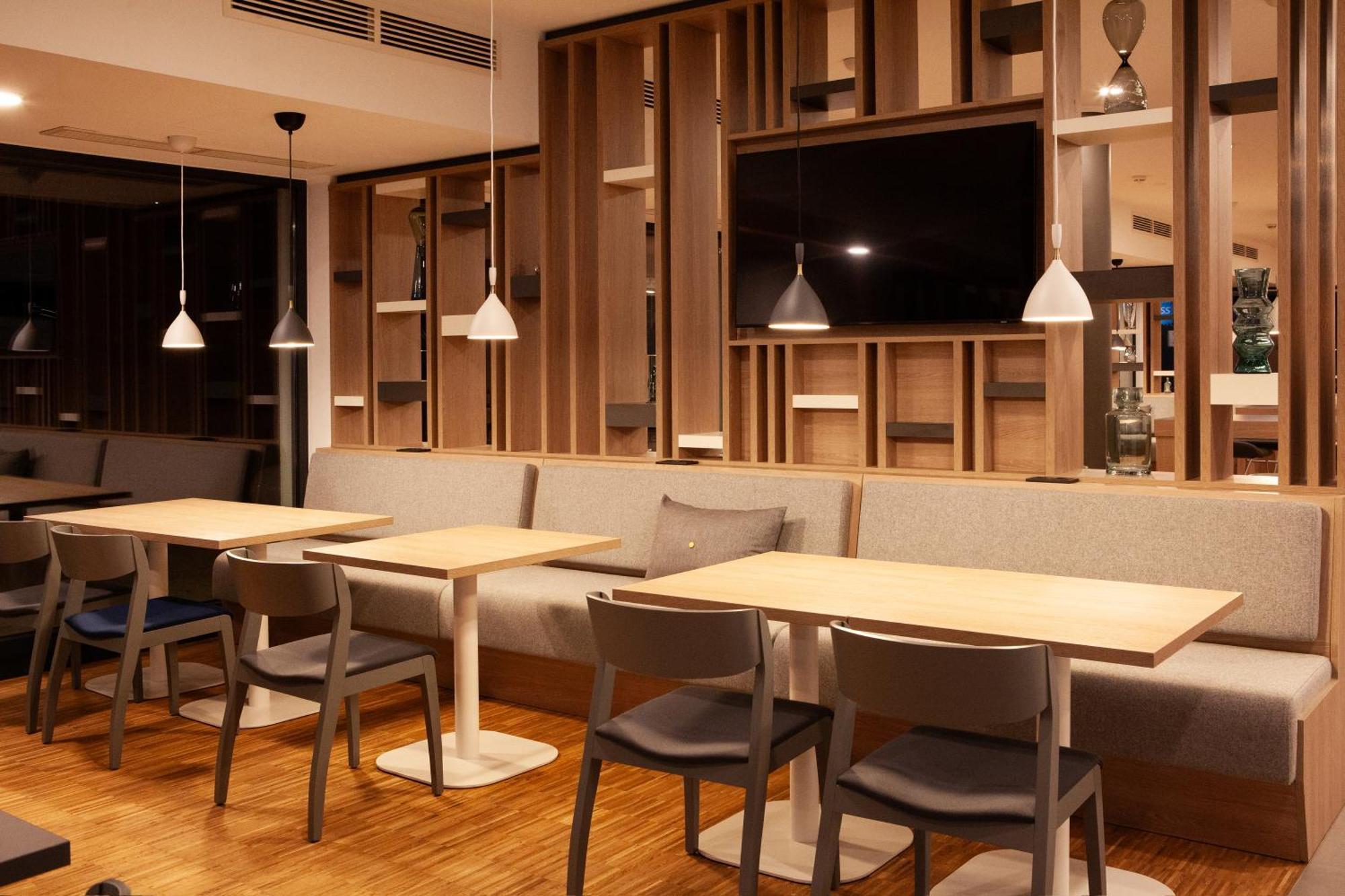 Holiday Inn Express Neunkirchen By Ihg Bagian luar foto