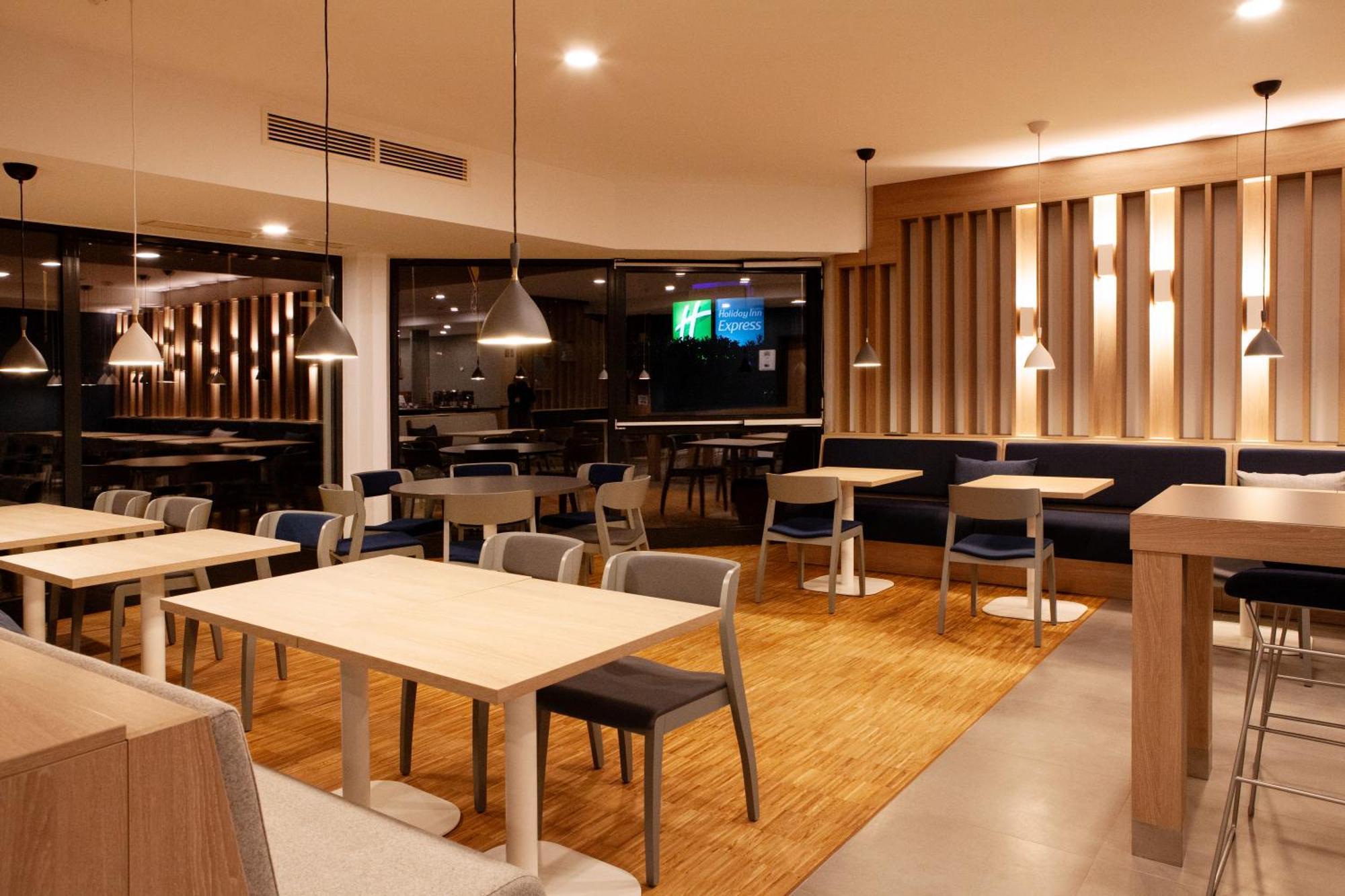 Holiday Inn Express Neunkirchen By Ihg Bagian luar foto