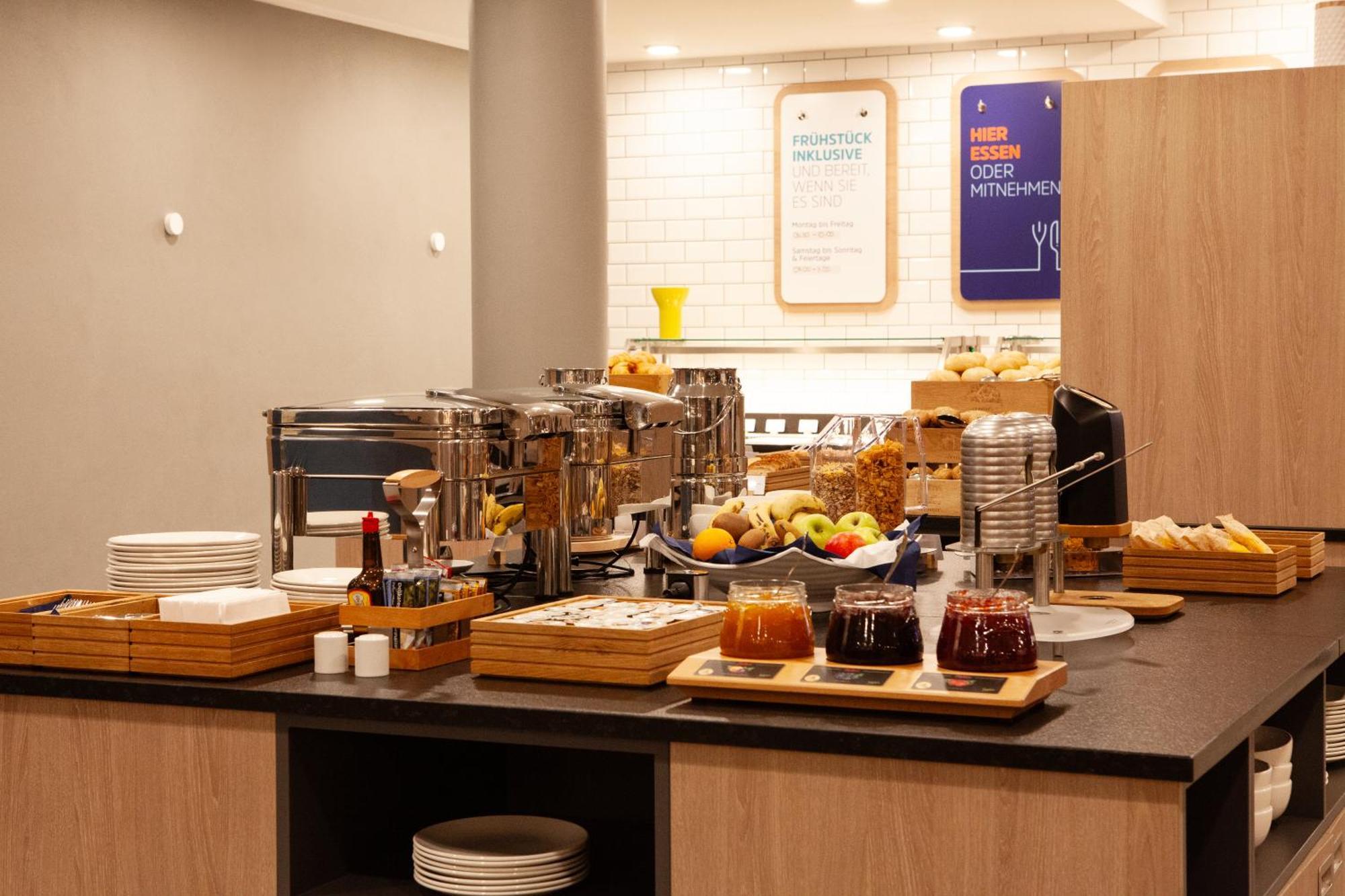 Holiday Inn Express Neunkirchen By Ihg Bagian luar foto
