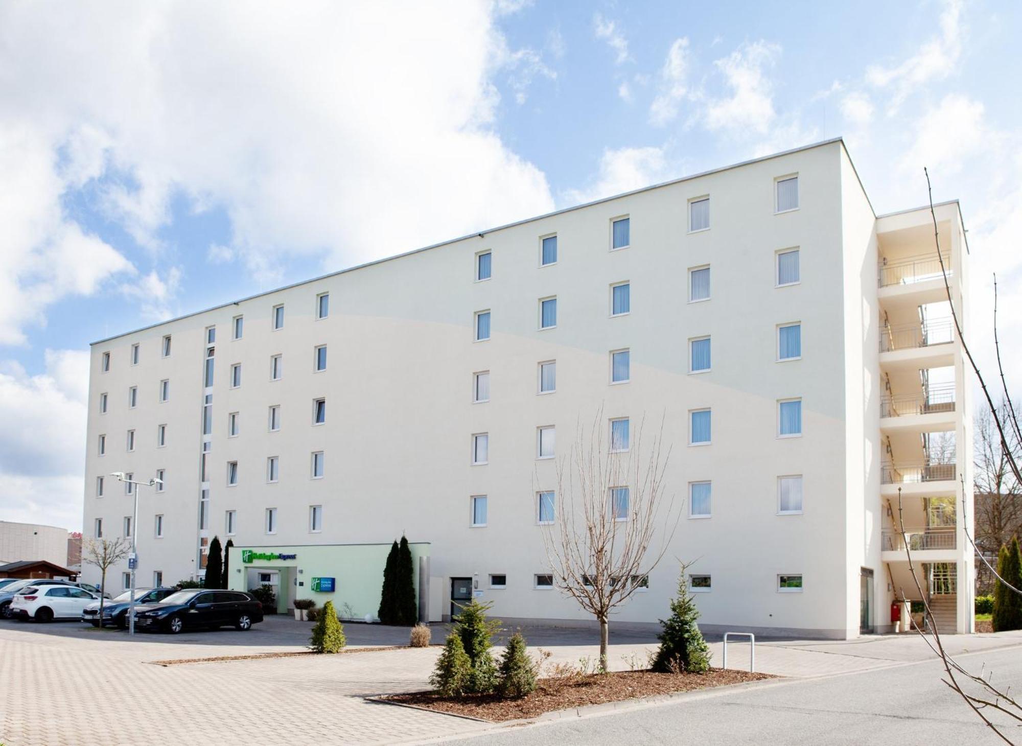 Holiday Inn Express Neunkirchen By Ihg Bagian luar foto